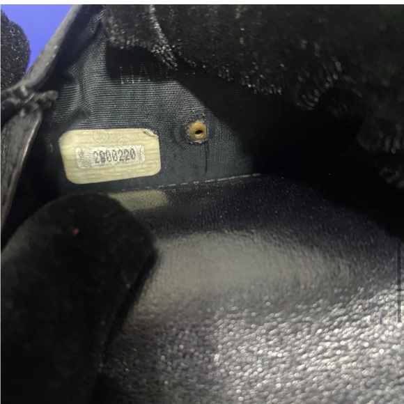 CHANEL 1995 Stitch Case Caviar PM Pochette - Picture 6 of 14